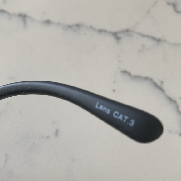 QUAY AUSTRALIA SUNGLASSES. - Picture 5 of 8